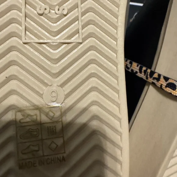 Stylish Black and Gold Women's Sneakers - Picture 7 of 9